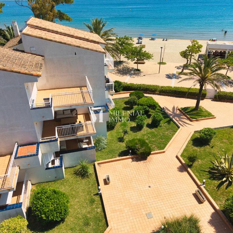 Milenial Immo Beachfront with parking Roses - Apartment mit 2 Schlafzimmern, Terrasse und Meerblick - 4
