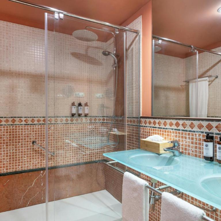 Hotel Palacio del Carmen, Autograph Collection - Deluxe Familienzimmer mit Kingsize-Bett - 11