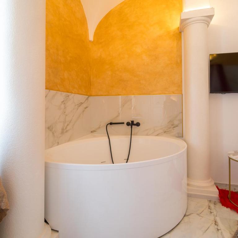 Le 4 meraviglie - Queen Room with Spa Bath - 8