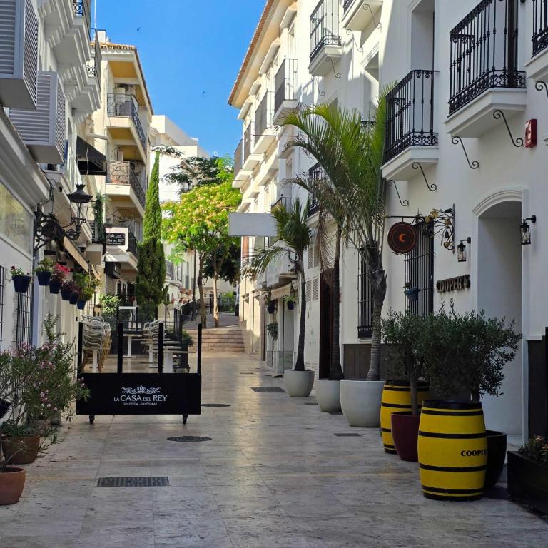 Essential 3BR-2BA oasis in the heart of Estepona - Apartment - 11