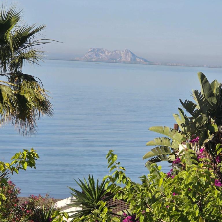 Essential 3BR-2BA oasis in the heart of Estepona - Apartment - 12