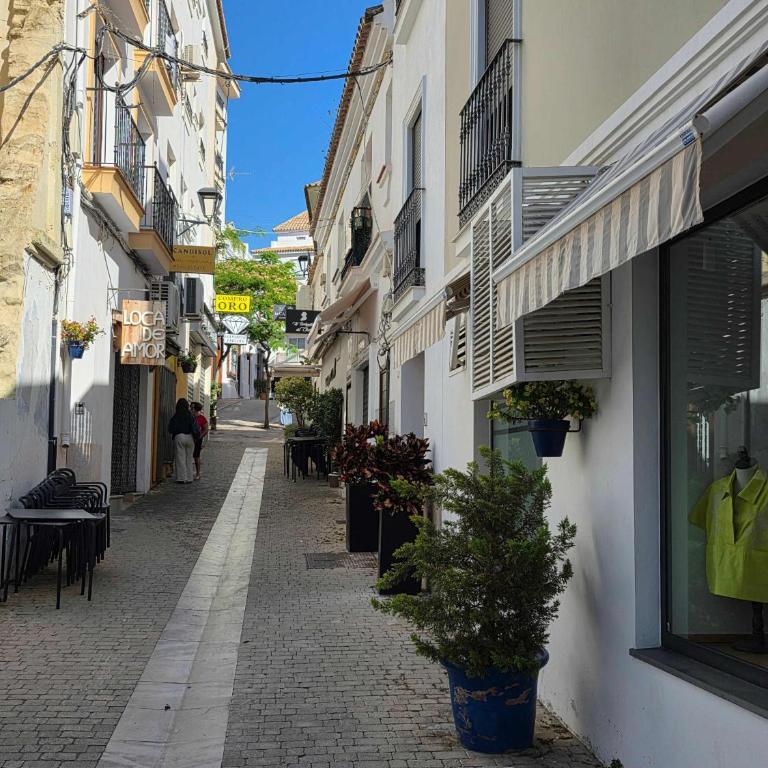Essential 3BR-2BA oasis in the heart of Estepona - Apartment - 16