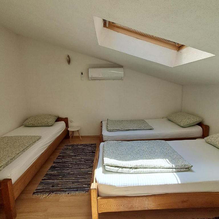 Sarajevo Cozy Attic and Backyard apartment - Apartman sa 2 Spavaće Sobe - 4