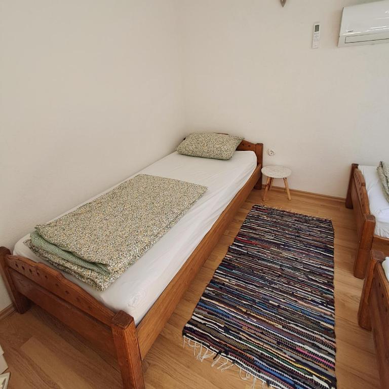 Sarajevo Cozy Attic and Backyard apartment - Apartman sa 2 Spavaće Sobe - 5