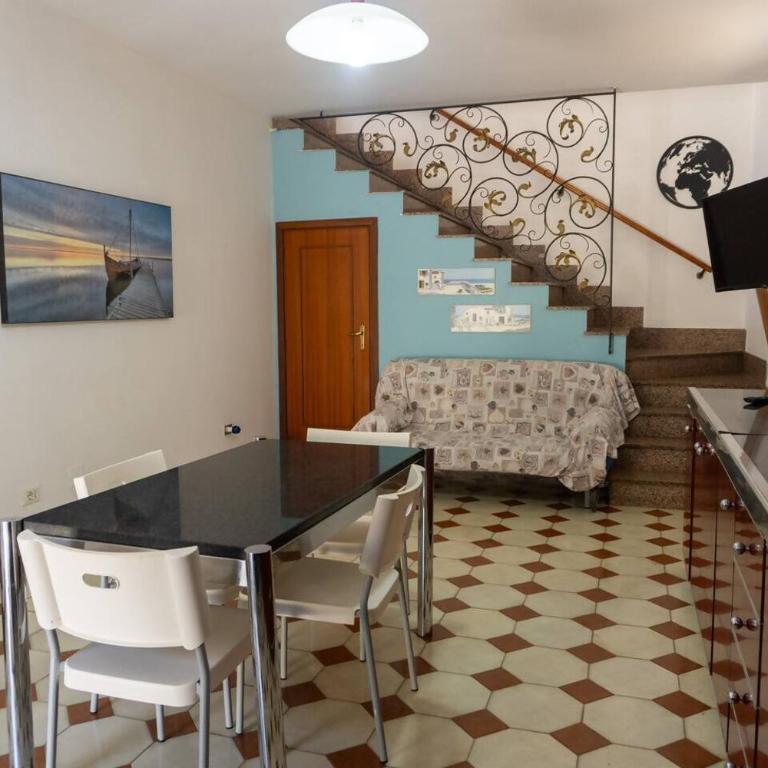 Casa con giardino e ampio terrazzo - A Casa di Ugo - Appartamento - 5