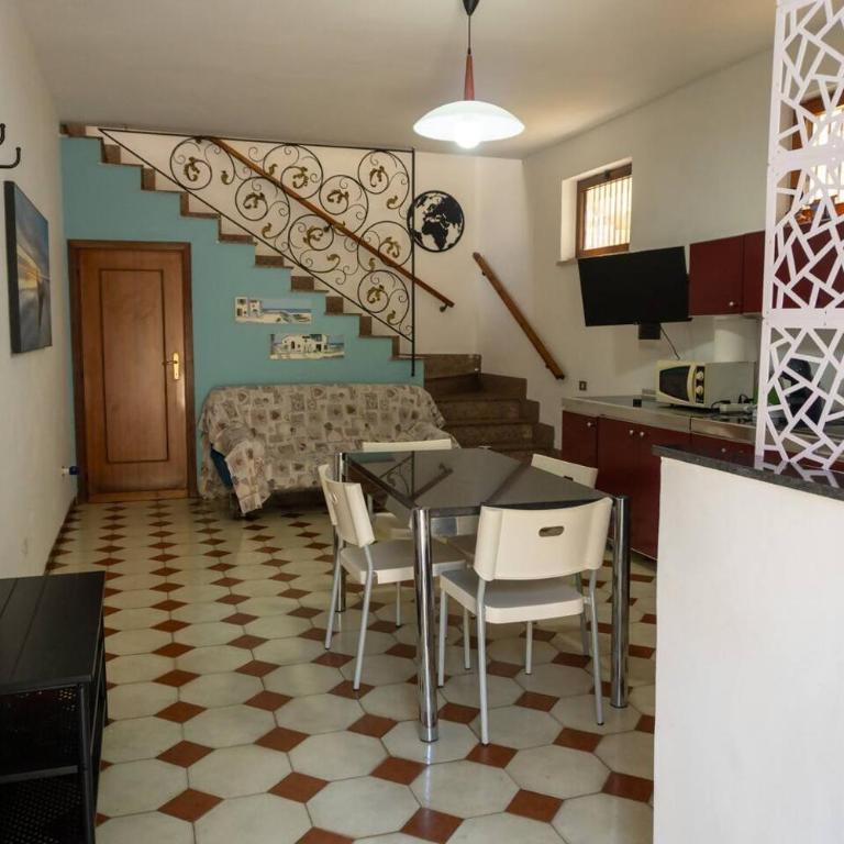 Casa con giardino e ampio terrazzo - A Casa di Ugo - Appartamento - 14