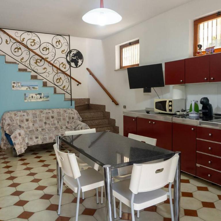 Casa con giardino e ampio terrazzo - A Casa di Ugo - Appartamento - 17