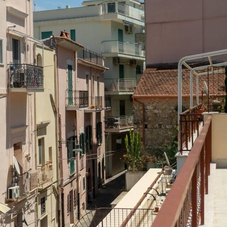 Casa con giardino e ampio terrazzo - A Casa di Ugo - Appartamento - 25