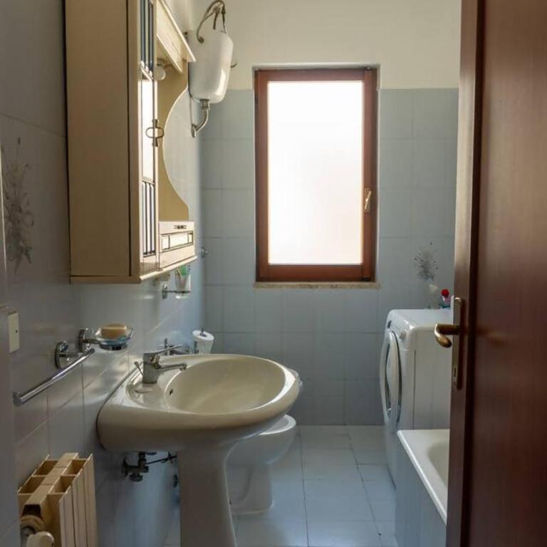 Casa con giardino e ampio terrazzo - A Casa di Ugo - Appartamento - 40
