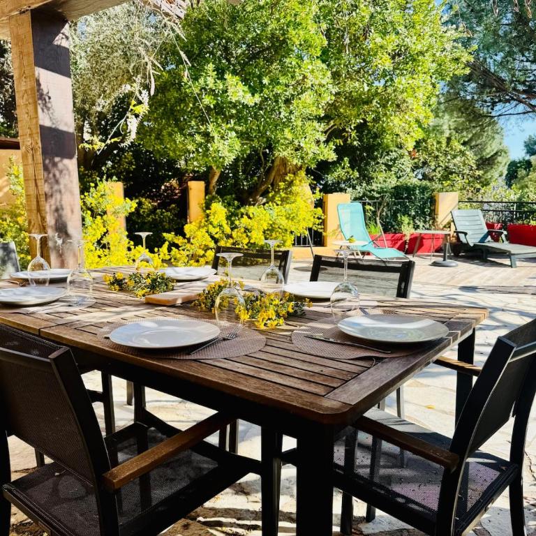 Le Mazet des amis-tree-lined-swimming pool-near sea - Villa - 26