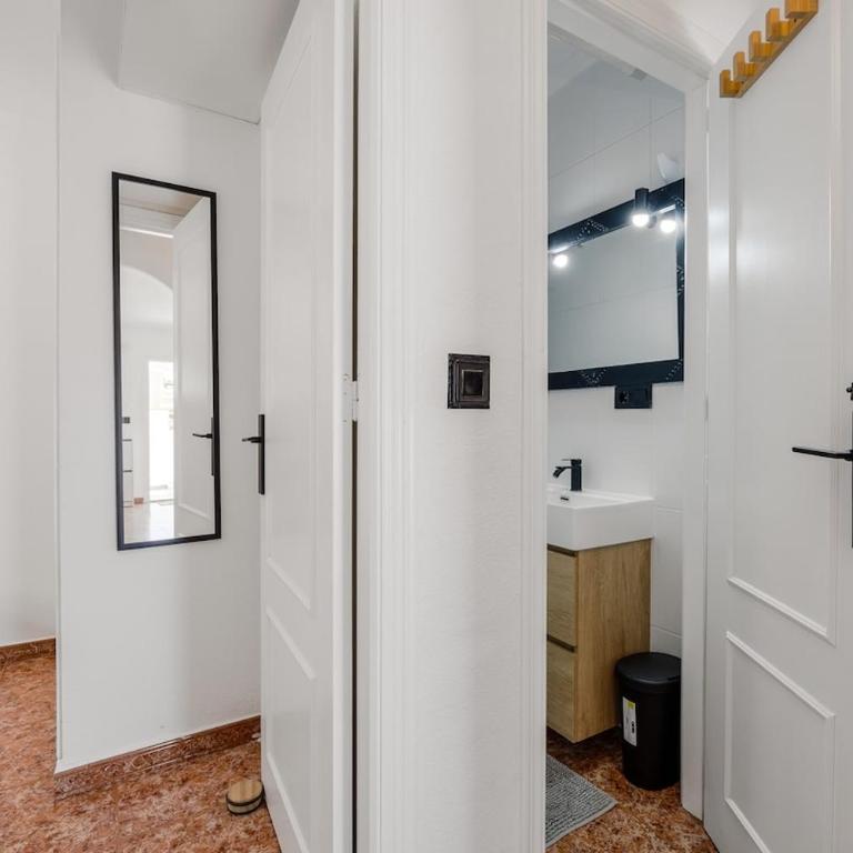 Sunny 3-Bedroom House with Pool and Rooftop Terrace - Haus mit 3 Schlafzimmern - 3