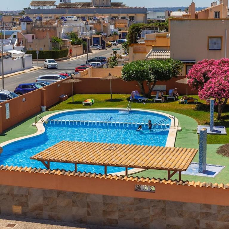 Sunny 3-Bedroom House with Pool and Rooftop Terrace - Haus mit 3 Schlafzimmern - 10