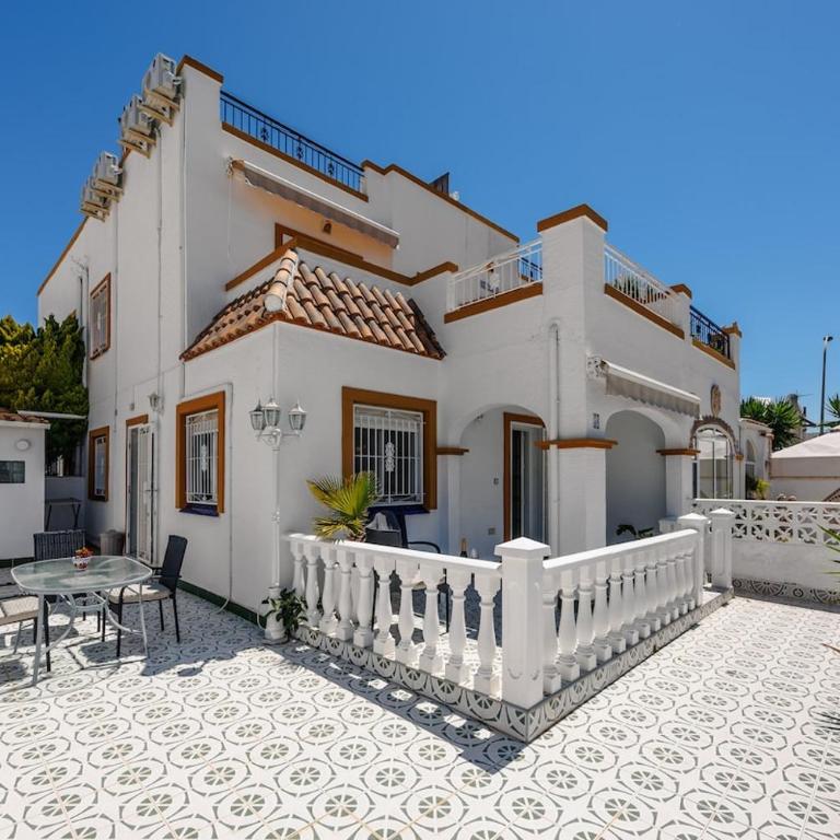 Sunny 3-Bedroom House with Pool and Rooftop Terrace - Haus mit 3 Schlafzimmern - 13