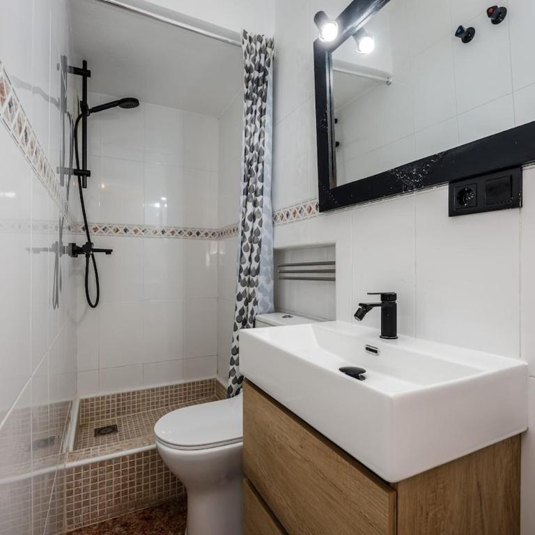 Sunny 3-Bedroom House with Pool and Rooftop Terrace - Haus mit 3 Schlafzimmern - 29