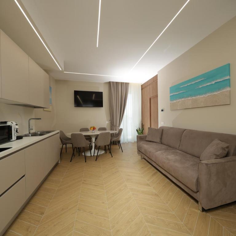 Live in Gaeta - One-Bedroom Apartment with Balcony and Sea View - 13
