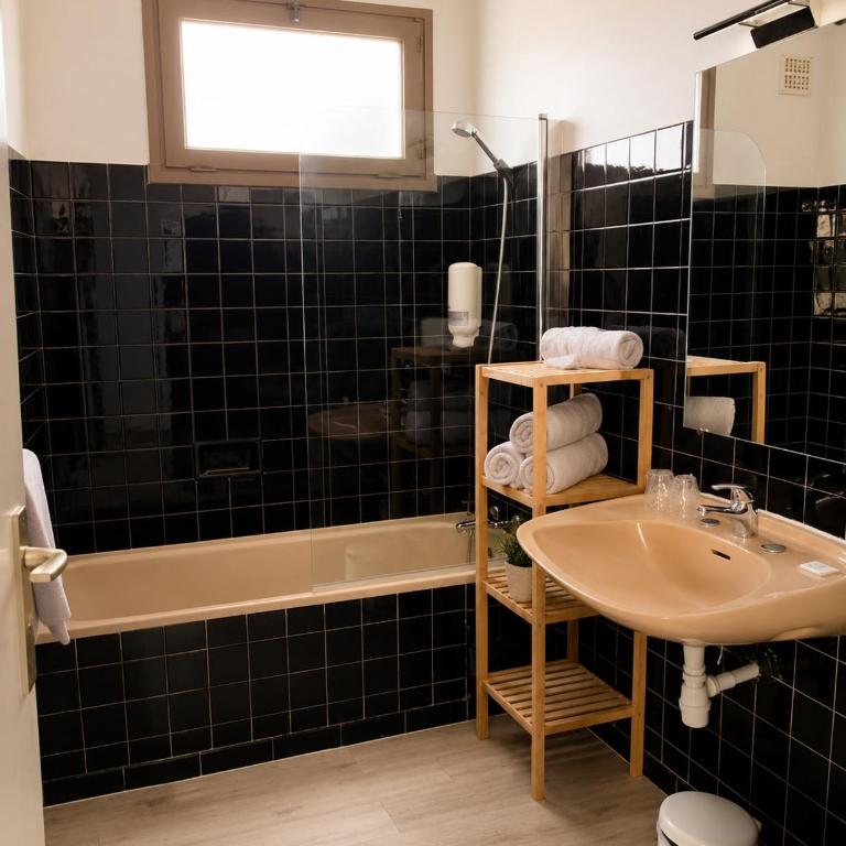 Hôtel le Canetois - Chambre Familiale avec Climatisation - 1