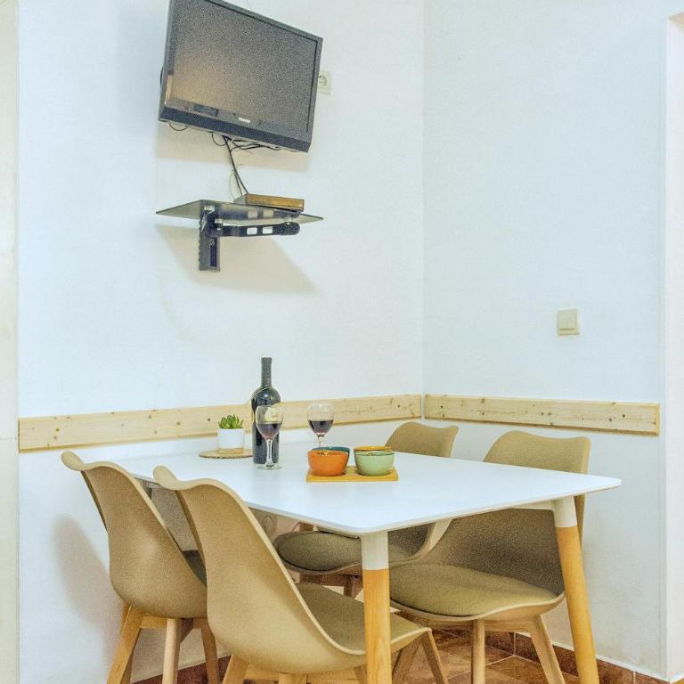 Apartment SM - One-Bedroom Apartment with Balcony and Sea View - 12