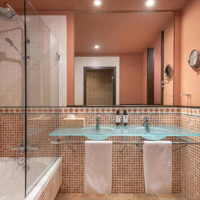 Hotel Palacio del Carmen, Autograph Collection - Deluxe Familienzimmer mit Kingsize-Bett - 13