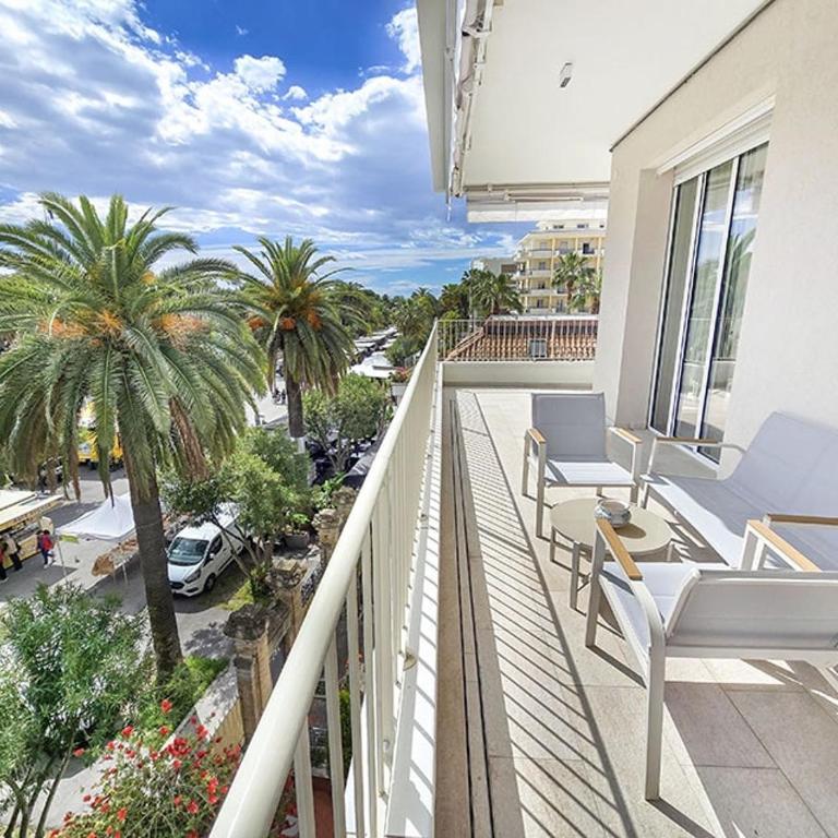 Centralissimo Quadrilocale Giorgini - Three-Bedroom Apartment - 1