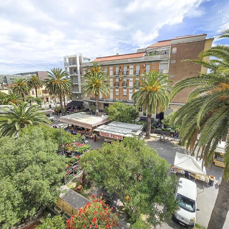 Centralissimo Quadrilocale Giorgini - Three-Bedroom Apartment - 13