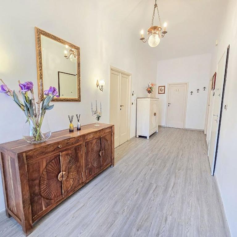 Centralissimo Quadrilocale Giorgini - Three-Bedroom Apartment - 14