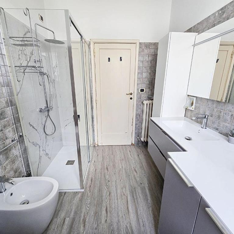 Centralissimo Quadrilocale Giorgini - Three-Bedroom Apartment - 23