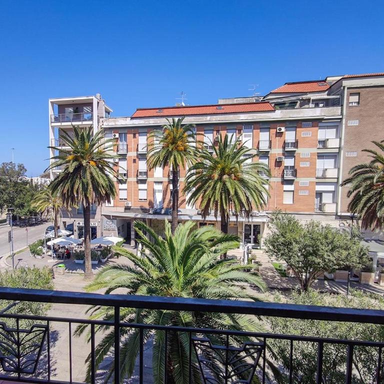 Centralissimo Quadrilocale Giorgini - Three-Bedroom Apartment - 24