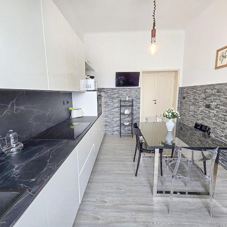 Centralissimo Quadrilocale Giorgini - Three-Bedroom Apartment - 32