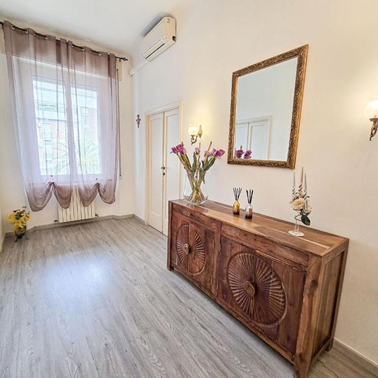 Centralissimo Quadrilocale Giorgini - Three-Bedroom Apartment - 35