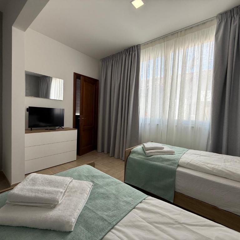 Holmann Haus - Deluxe Family Room - 3