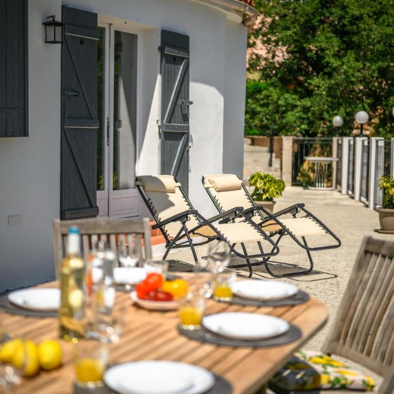 Beautiful renovated family apartment, Menton hills, 10' from city center - Appartement avec Terrasse - 37