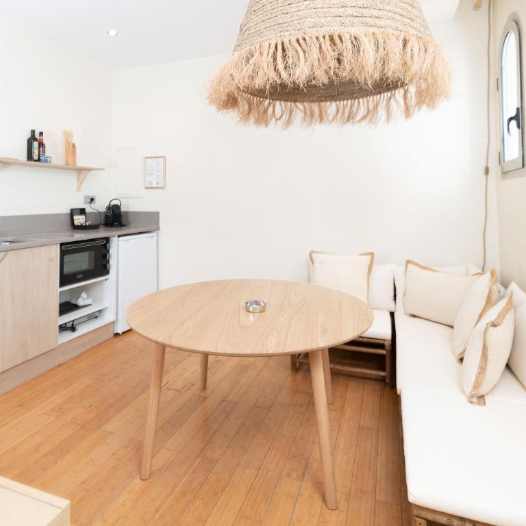 Le Cocoon Balinais - 2-Bedroom Apartment with Terrace (Sleeps 4) - Le Cocoon | Mandara Beach Residence - 2