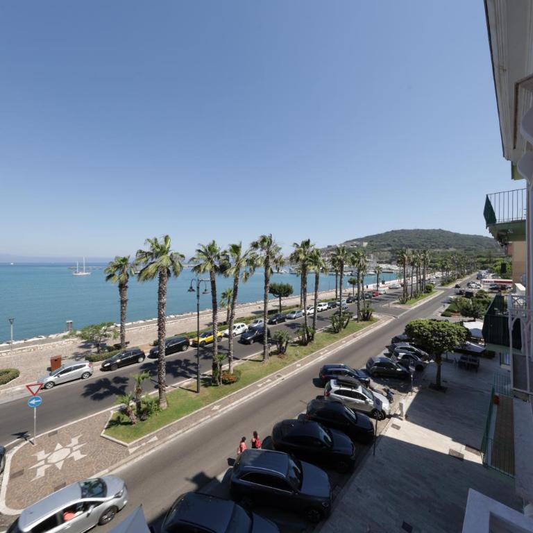 Live in Gaeta - One-Bedroom Apartment with Balcony and Sea View - 16