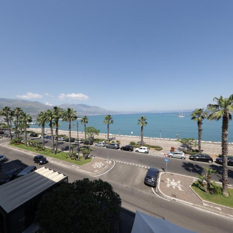 Live in Gaeta - One-Bedroom Apartment with Balcony and Sea View - 17