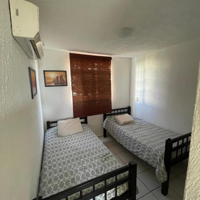 Puente Del Mar - Three-Bedroom House - 1