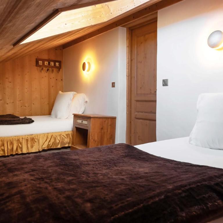 La Maison Hôtel Les Peupliers - Chambre Familiale avec Balcon - Vue sur Lac - 1