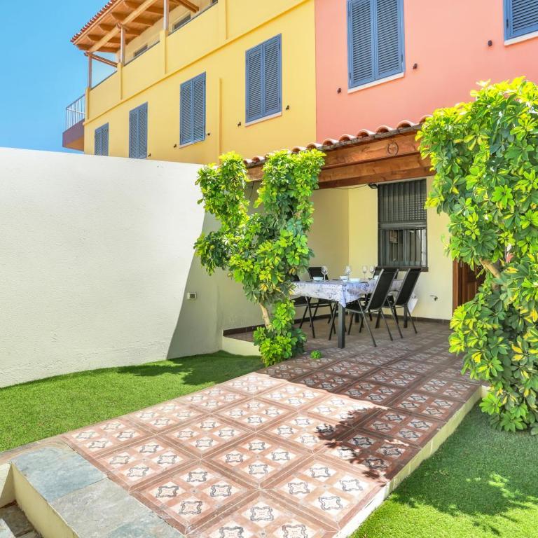 El Castillo - Near Golf & Beaches in South Tenerife - Three-Bedroom House - 1