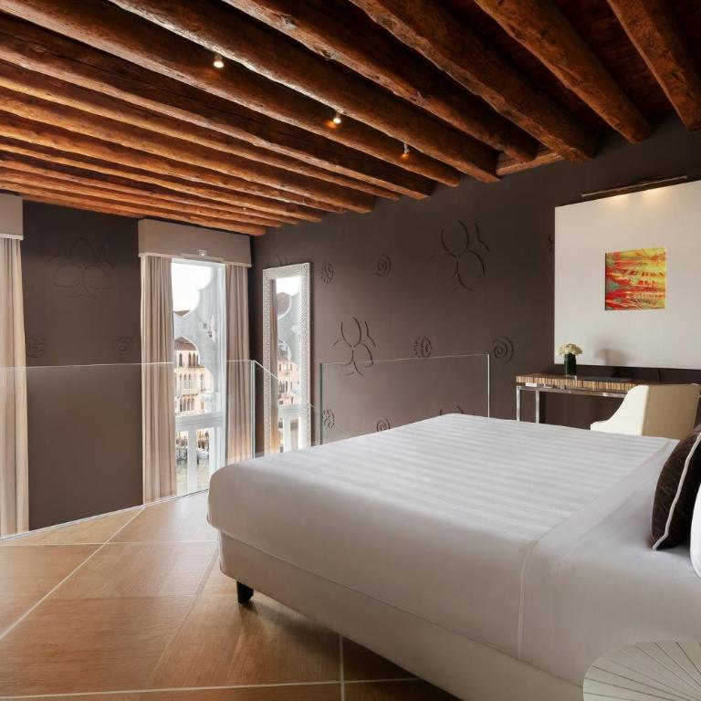 Sina Centurion Palace - Grand Canal View Two Floor Suite - 3