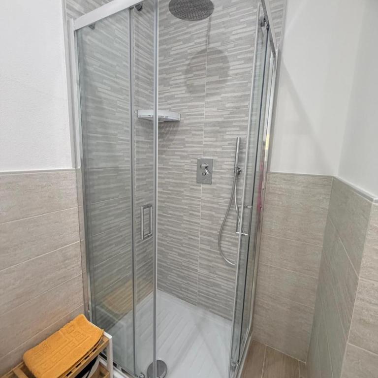 Queen of Dreams - Double or Twin Room with Private Bathroom - 16