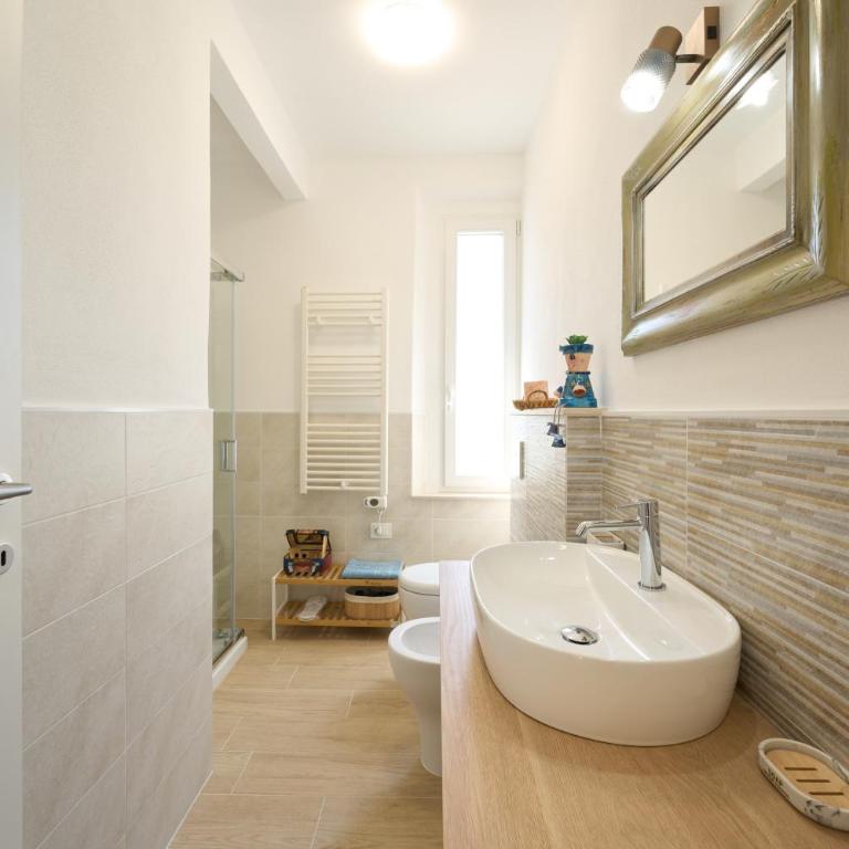 Queen of Dreams - Single Room with Private Bathroom - 14