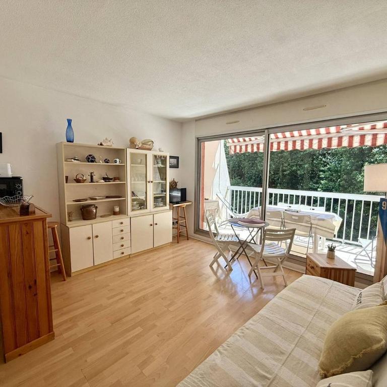 Studio Cabine à Arcachon, Proche Centre, Balcon ensoleillé, Parking, à 600m de la Plage - FR-1-433-98 - Studio - 3