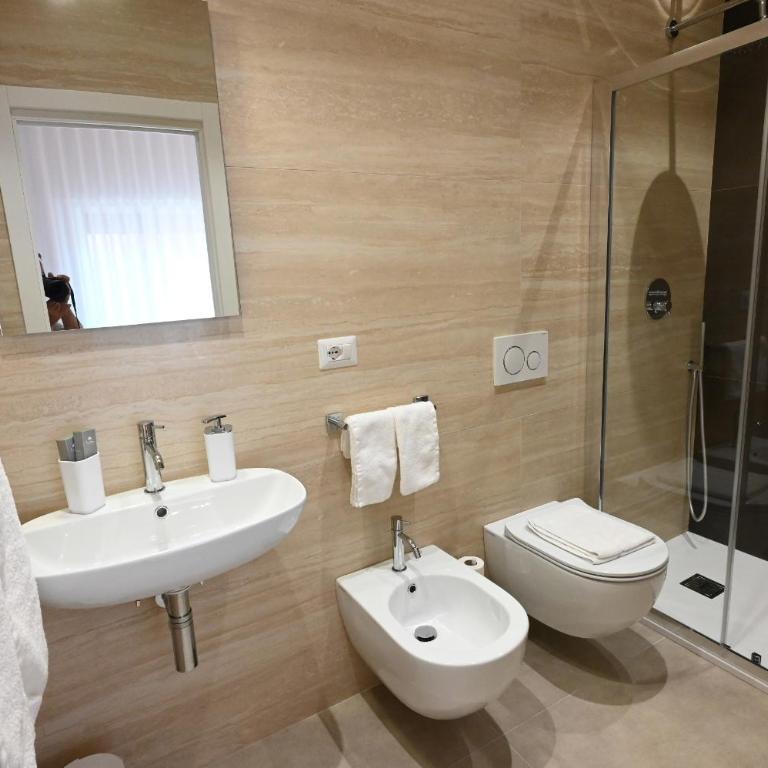 MELO 48 - Double Room with Balcony - 4