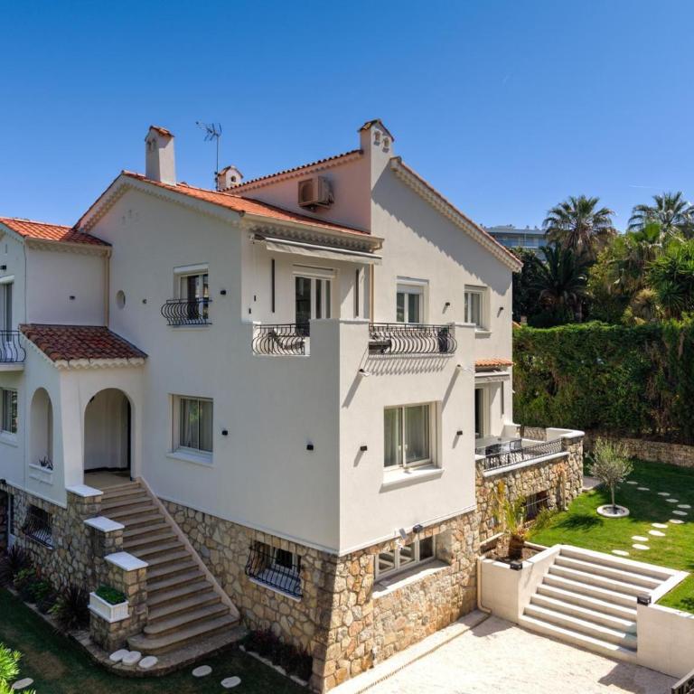 UrbanFlat 228 - Villa d Exception avec Piscine Privee et Plages a Pied Juan les Pins - Maison 6 Chambres - 1