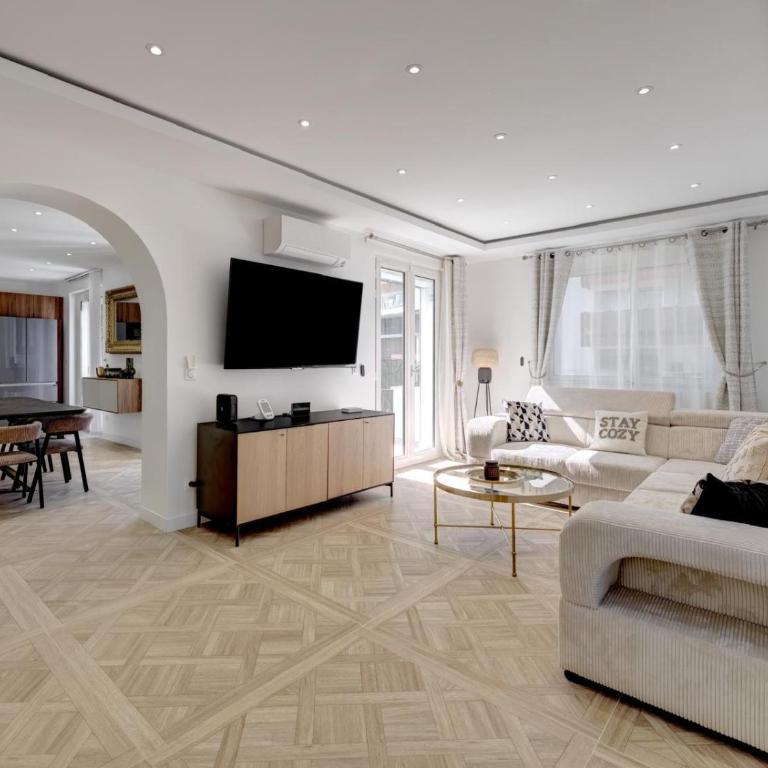 UrbanFlat 228 - Villa d Exception avec Piscine Privee et Plages a Pied Juan les Pins - Maison 6 Chambres - 3