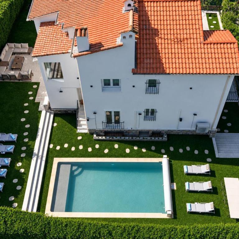 UrbanFlat 228 - Villa d Exception avec Piscine Privee et Plages a Pied Juan les Pins - Maison 6 Chambres - 2