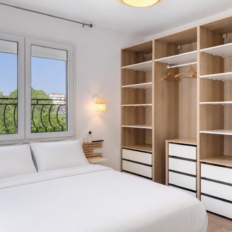 UrbanFlat 228 - Villa d Exception avec Piscine Privee et Plages a Pied Juan les Pins - Maison 6 Chambres - 10
