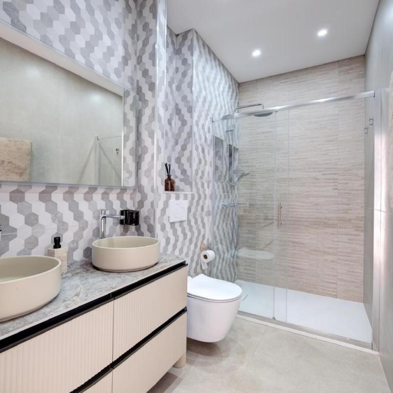 UrbanFlat 228 - Villa d Exception avec Piscine Privee et Plages a Pied Juan les Pins - Maison 6 Chambres - 12