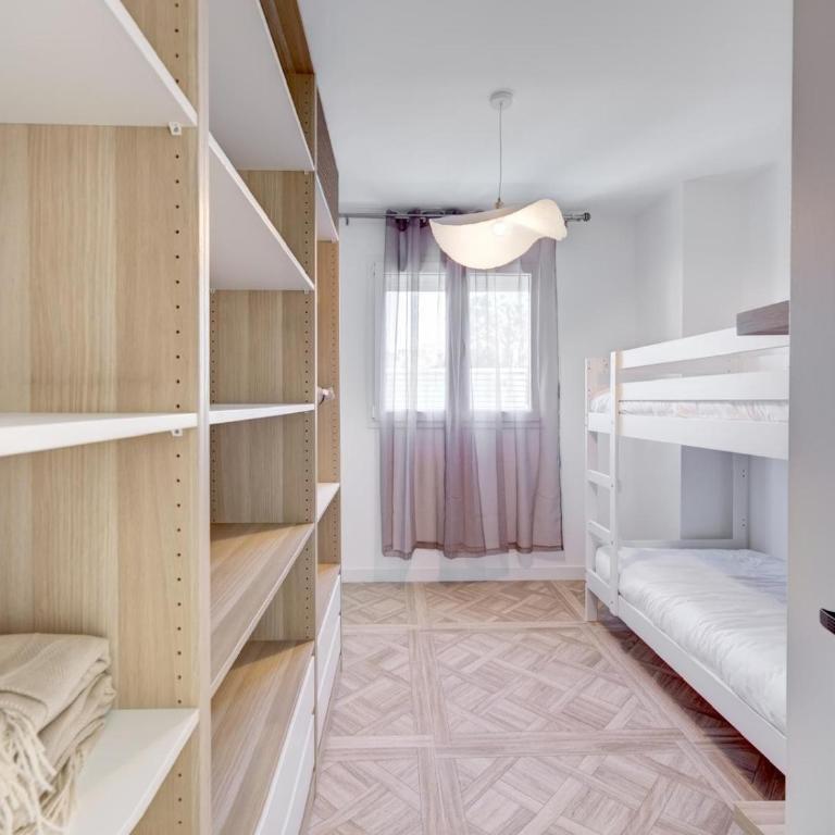 UrbanFlat 228 - Villa d Exception avec Piscine Privee et Plages a Pied Juan les Pins - Maison 6 Chambres - 17