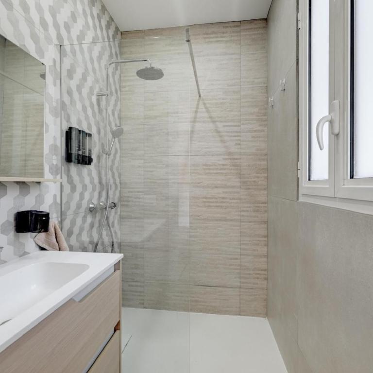 UrbanFlat 228 - Villa d Exception avec Piscine Privee et Plages a Pied Juan les Pins - Maison 6 Chambres - 18