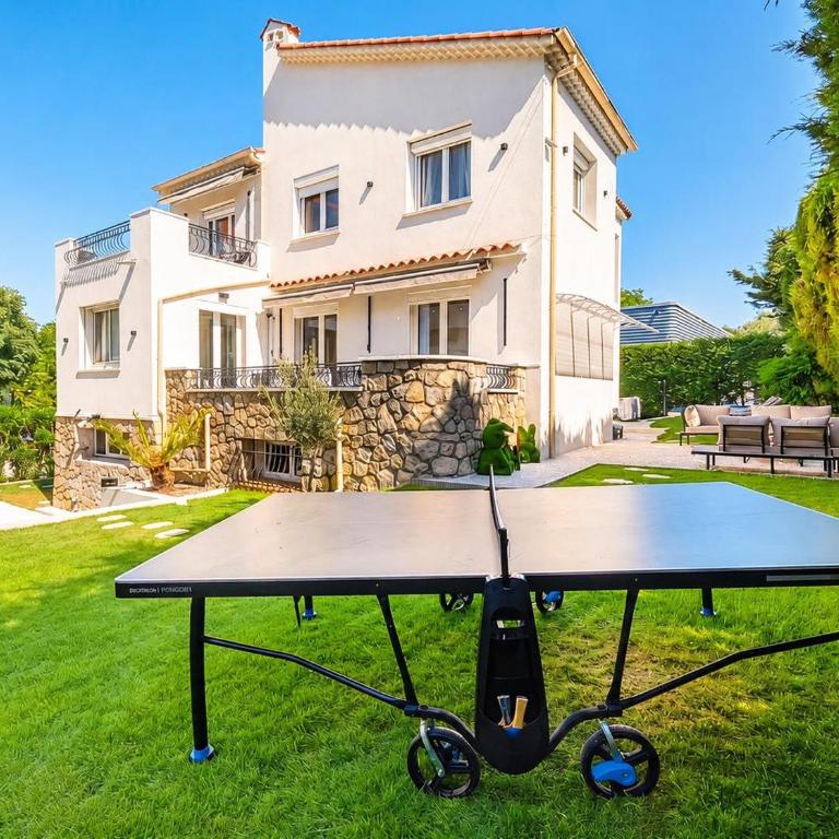 UrbanFlat 228 - Villa d Exception avec Piscine Privee et Plages a Pied Juan les Pins - Maison 6 Chambres - 33